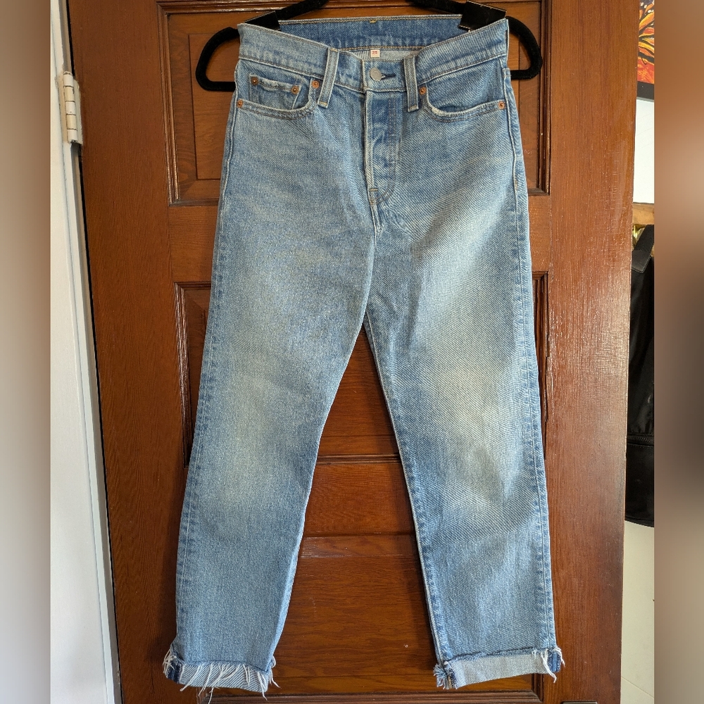 Levi's Straight Legged Jeans | Light Blue Wash |  Size 25 | Ribcage